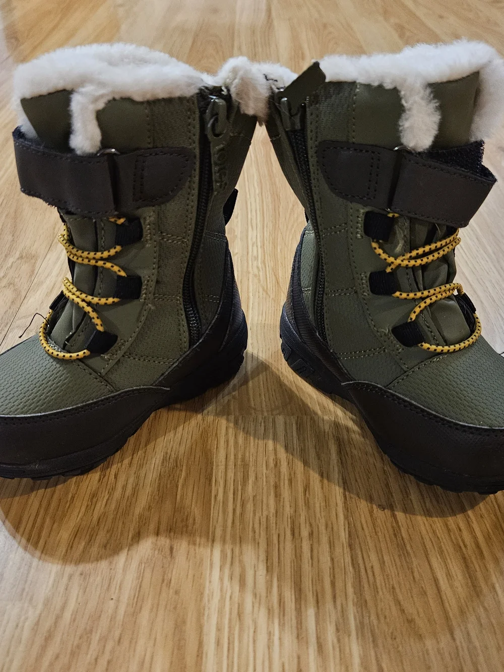 Totes Olive Green Kids Zip-Up Winter Boots with Faux Fur Collar Size 6T